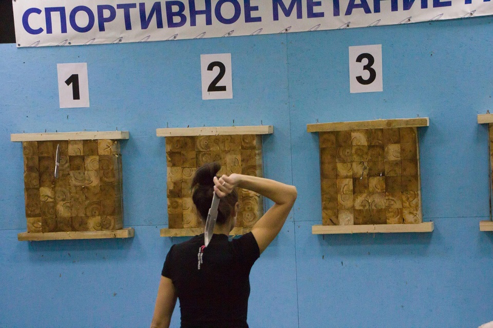 Метание топора