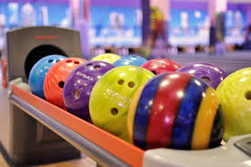 Игра в боулинг в Владивостоке.Ultra Подарки. Игра в боулинг в Владивостоке. Сервис: UltraPodarki.ru 8 800 505 95 30. Игра в боулинг, игра в боулинг Владивосток, боулинг Владивосток, купить боулинг Владивосток, играть в боулинг, играть в боулинг Владивосток