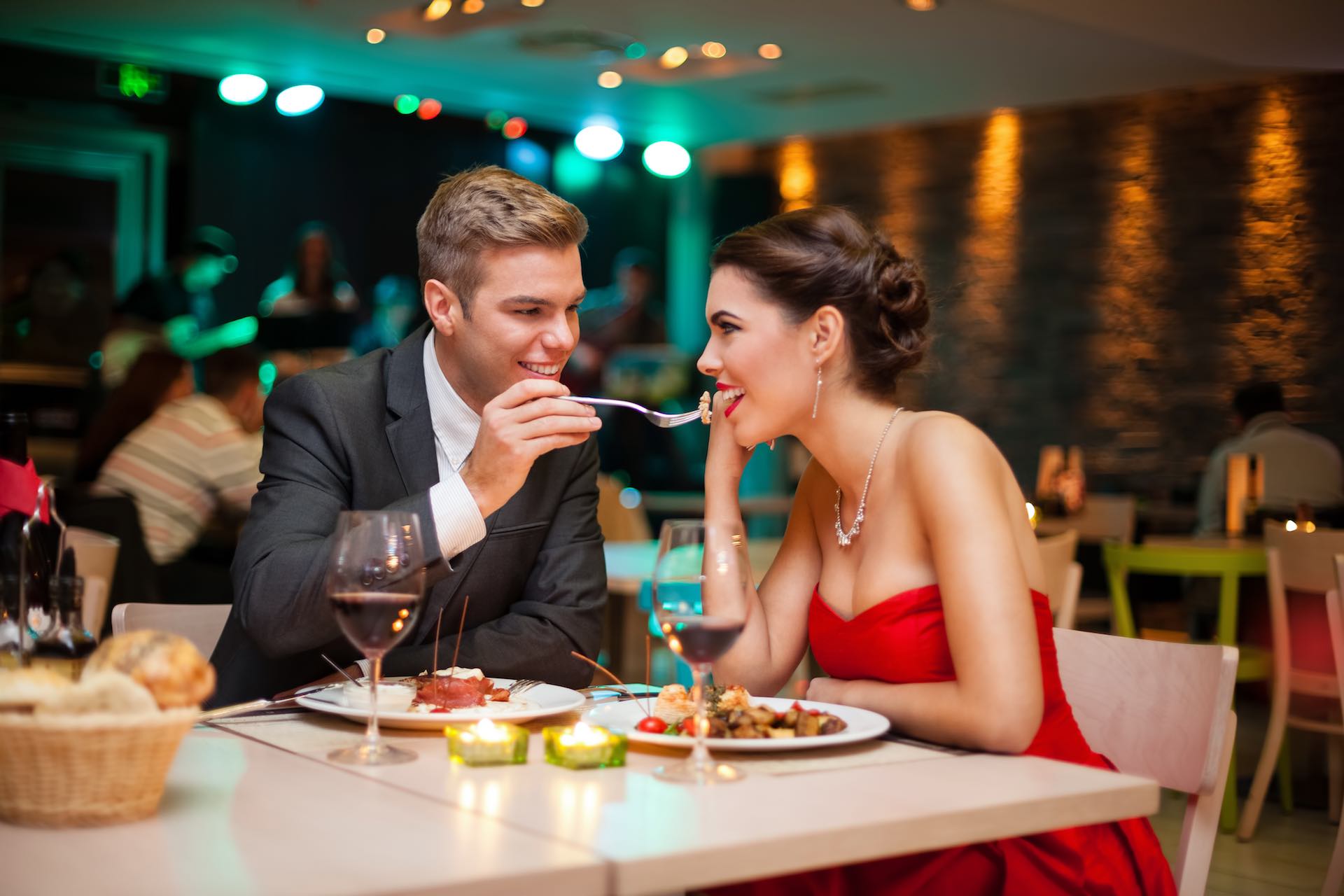 Романтическое свидание в ресторане во Владивостоке
