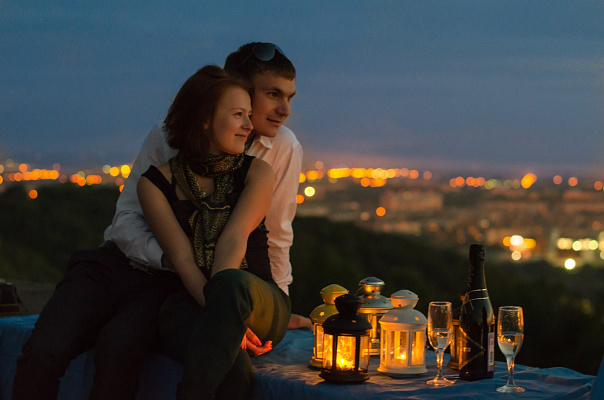 Романтическое свидание на крыше во Владивостоке. Ultra Подарки. Купить романтическое свидание на крыше во Владивостоке. Подарите самым близким незабываемые моменты и почувствуйте друг друга ещё ближе. Сервис UltraPodarki.ru 8 800 505 95 30. Романтическое свидание на крышево Владивостоке, свидание на крышево Владивостоке, свидание, сертификат на свидание на крыше, сертификат на свидание во Владивостоке, купить свидание на крыше, купить свидание Владивосток