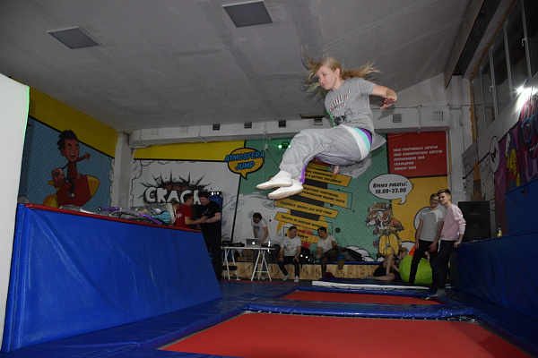  Батутный центр во Владивостоке. Сервис Ultra Подарки. Купить подарочный сертификат в батутный центр, попробуйте прыжки на батуте во Владивостоке. Сервис UltraPodarki.ru 8 (800) 555 95-30.. Батутный центр , батутный центр, батутный центр цены, батутный центр во Владивостоке,  батутный парк, батут прыгать, прыжки +на батуте, батут Владивосток, батут спорт