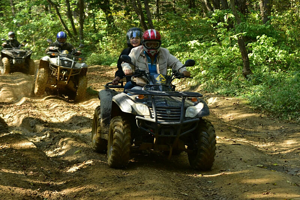 Катание на квадроциклах во Владивостоке. Сервис Ultra Подарки. Подарочный сертификат на катание на квадроциклах во Владивостоке. Закажите катание на квадроциклах недорого и наслаждайтесь активным отдыхом с друзьями. Выбирайте живописные маршруты для езды на квадроциклах. Сервис UltraPodarki.ru 8800-505-9530. Катание на квадроциклах, Прокат квадроциклов, езда на квадроцикле, прокат квадроциклов Владивосток, катание на квадроциклах Владивосток, Катание на квадроциклах зимой, Катание на квадроциклах летом, Сертификат на катание на квадроциклах 

