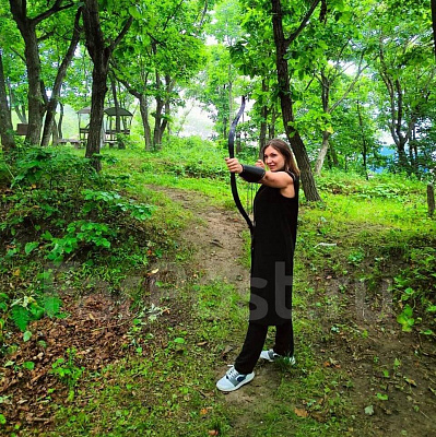 Метание ножей в Томске. Подарочные сертификаты Ultra Подарки. Закажите подарочный сертификат на метание ножей в Томске. Метание ножей в любое время года - наслаждение активным отдыхом с друзьями. Сервис UltraPodarki.ru 8 800 505 95 30. Метание ножей Томск, лук стрельба Томск, стрельба из арбалета Томск, стрельба