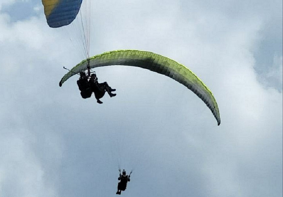 Полёт с инструктором на параплане во Владивостоке. Ultra Подарки. Полёт с инструктором на параплане во Владивостоке. Попробуйте полёт на двухместном параплане над столицей. Сервис: UltraPodarki.ru 8 800 505 95 30. Полёт на параплане, полёт на параплане Владивосток, полёт с инструктором на параплане Владивосток, полёт с инструктором на параплане, параплан Владивосток, параплан, парапланеризм Владивосток, купить параплан Владивосток