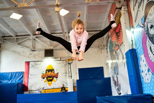  Батутный центр во Владивостоке. Сервис Ultra Подарки. Купить подарочный сертификат в батутный центр, попробуйте прыжки на батуте во Владивостоке. Сервис UltraPodarki.ru 8 (800) 555 95-30.. Батутный центр , батутный центр, батутный центр цены, батутный центр во Владивостоке,  батутный парк, батут прыгать, прыжки +на батуте, батут Владивосток, батут спорт