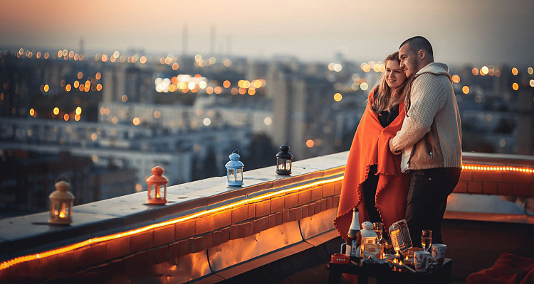 Романтическое свидание на крыше во Владивостоке. Ultra Подарки. Купить романтическое свидание на крыше во Владивостоке. Подарите самым близким незабываемые моменты и почувствуйте друг друга ещё ближе. Сервис UltraPodarki.ru 8 800 505 95 30. Романтическое свидание на крышево Владивостоке, свидание на крышево Владивостоке, свидание, сертификат на свидание на крыше, сертификат на свидание во Владивостоке, купить свидание на крыше, купить свидание Владивосток