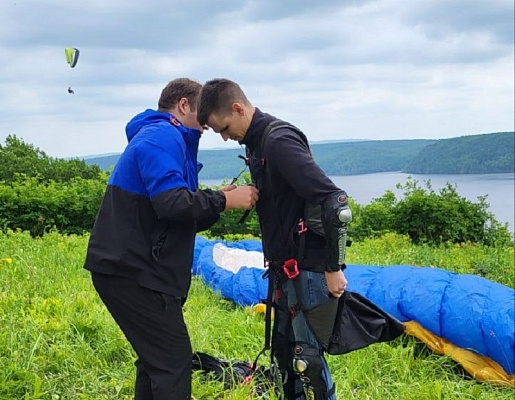 Полёт с инструктором на параплане во Владивостоке. Ultra Подарки. Полёт с инструктором на параплане во Владивостоке. Попробуйте полёт на двухместном параплане над столицей. Сервис: UltraPodarki.ru 8 800 505 95 30. Полёт на параплане, полёт на параплане Владивосток, полёт с инструктором на параплане Владивосток, полёт с инструктором на параплане, параплан Владивосток, параплан, парапланеризм Владивосток, купить параплан Владивосток