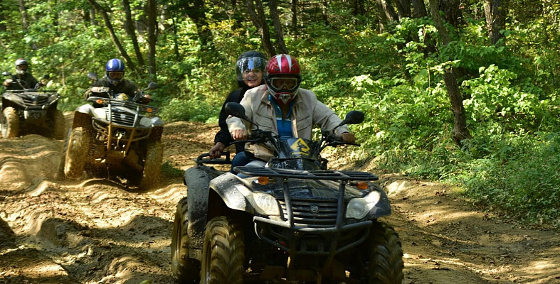 Прокат квадроциклов во Владивостоке. Сервис Ultra Подарки. Подарочный сертификат на прокат квадроциклов летом и зимой во Владивостоке. Закажите катание на квадроциклах недорого и наслаждайтесь активным отдыхом с друзьями. Выбирайте живописные маршруты для езды на квадроциклах. Сервис UltraPodarki.ru 8800-505-9530. Катание на квадроциклах, Прокат квадроциклов, езда на квадроцикле, прокат квадроциклов Владивосток, катание на квадроциклах Владивосток, Катание на квадроциклах зимой, Катание на квадроциклах летом, Сертификат на катание на квадроциклах 

