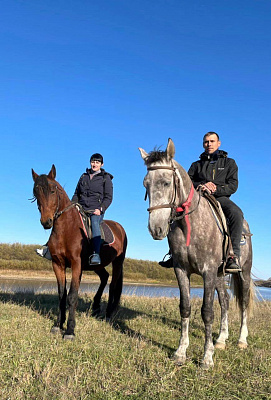 Конная прогулка для двоих во Владивостоке. Подарочные сертификаты Ultra Подарки. Купить оригинальный подарок или подарочный сертификат на Конную прогулка для двоих во Владивостоке. Сервис UltraPodarki.ru 8-800-505-9530. Катание на лошадях, Прогулка на лошади, Прогулка на лошадях для двоих, кони, конный клуб, конный клуб АРГО, конная прогулка, конная прогулка во Владивостоке