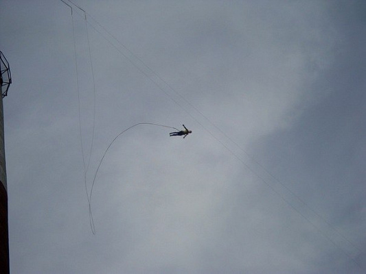 Роупджампинг - прыжки с верёвкой во Владивостоке. Подарочные сертификаты Ultra Подарки. Роупджампинг во Владивостоке - Экстремальный оригинальный подарок или подарочный сертификат на Роупджампинг - прыжки с верёвкой. Сервис UltraPodarki.ru 8-800-505-95-30. роупджампинг Владивосток, прыжок веревка Владивосток, роупджампинг, прыжок веревка, прыжок с веревкой, Подарок, подарочный сертификат, экстрим, экстремальный подарок