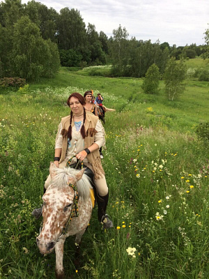 Конная прогулка во Владивостоке. Подарочные сертификаты Ultra Подарки. Купить оригинальный подарок или подарочный сертификат на Конная прогулка во Владивостоке. Сервис UltraPodarki.ru 8-800-505-9530. Катание на лошадях, Прогулка на лошади, Прогулка на лошадях для двоих, Конная прогулка, конный клуб, Конный клуб АРГО, конная прогулка, конная прогулка во Владивостоке