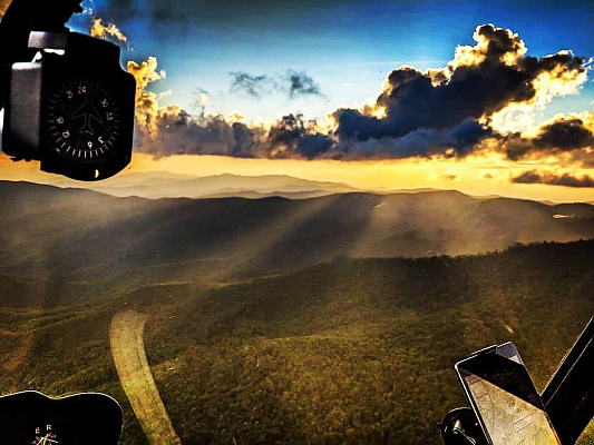 Полёт на вертолете во Владивостоке. Ultra Подарки. Полёт на вертолете во Владивостоке. Попробуйте полёт на вертолете. Сервис: UltraPodarki.ru 8 800 505 95 30. Полёт на вертолете, вертолет Владивосток, экскурсия на вертолете Владивосток, купить вертолет Владивосток