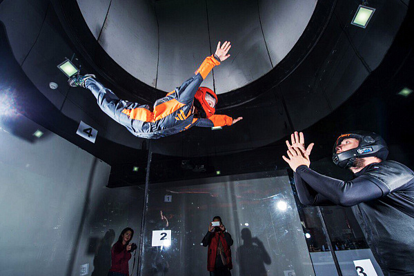 Полёт в аэротрубе  во Владивостоке. Ultra Подарки. Полёт в аэротрубе  во Владивостоке. Попробуйте полёт в аэротрубе . Сервис: UltraPodarki.ru 8 800 505 95 30. Полёт в аэротрубе , аэротруба Владивосток, полёт Владивосток