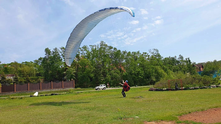 Полёт с инструктором на параплане во Владивостоке. Ultra Подарки. Полёт с инструктором на параплане во Владивостоке. Попробуйте полёт на двухместном параплане над столицей. Сервис: UltraPodarki.ru 8 800 505 95 30. Полёт на параплане, полёт на параплане Владивосток, полёт с инструктором на параплане Владивосток, полёт с инструктором на параплане, параплан Владивосток, параплан, парапланеризм Владивосток, купить параплан Владивосток
