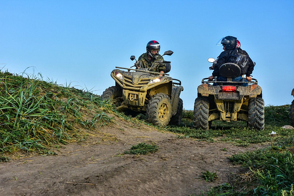 Прокат квадроциклов во Владивостоке. Сервис Ultra Подарки. Подарочный сертификат на прокат квадроциклов летом и зимой во Владивостоке. Закажите катание на квадроциклах недорого и наслаждайтесь активным отдыхом с друзьями. Выбирайте живописные маршруты для езды на квадроциклах. Сервис UltraPodarki.ru 8800-505-9530. Катание на квадроциклах, Прокат квадроциклов, езда на квадроцикле, прокат квадроциклов Владивосток, катание на квадроциклах Владивосток, Катание на квадроциклах зимой, Катание на квадроциклах летом, Сертификат на катание на квадроциклах 

