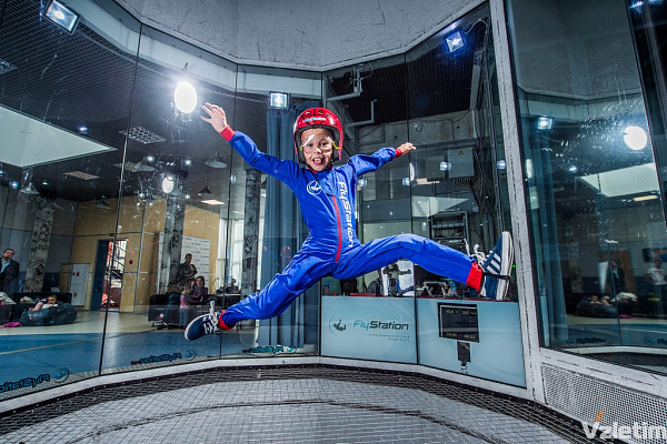 Полёт в аэротрубе  во Владивостоке. Ultra Подарки. Полёт в аэротрубе  во Владивостоке. Попробуйте полёт в аэротрубе . Сервис: UltraPodarki.ru 8 800 505 95 30. Полёт в аэротрубе , аэротруба Владивосток, полёт Владивосток