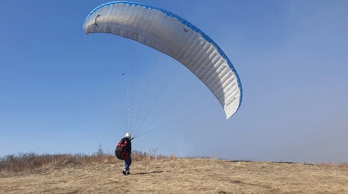 Полёт с инструктором на параплане во Владивостоке. Ultra Подарки. Полёт с инструктором на параплане во Владивостоке. Попробуйте полёт на двухместном параплане над столицей. Сервис: UltraPodarki.ru 8 800 505 95 30. Полёт на параплане, полёт на параплане Владивосток, полёт с инструктором на параплане Владивосток, полёт с инструктором на параплане, параплан Владивосток, параплан, парапланеризм Владивосток, купить параплан Владивосток